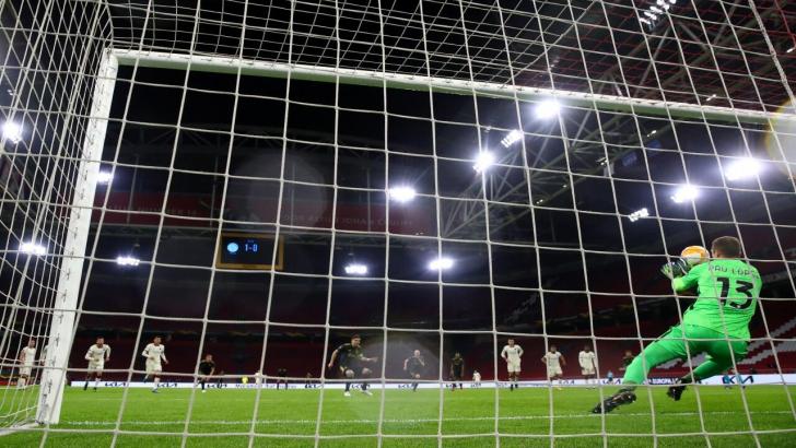 Roma goalkeeper Pau Lopez makes a penalty save